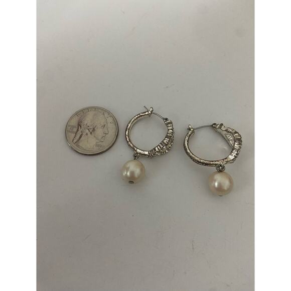 hoop earrings faux pearl charm - Picture 3 of 4